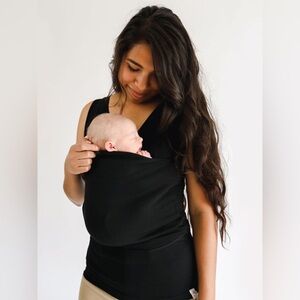 Lalabu Soothe Shirt Baby Wearing Tank Top in Black